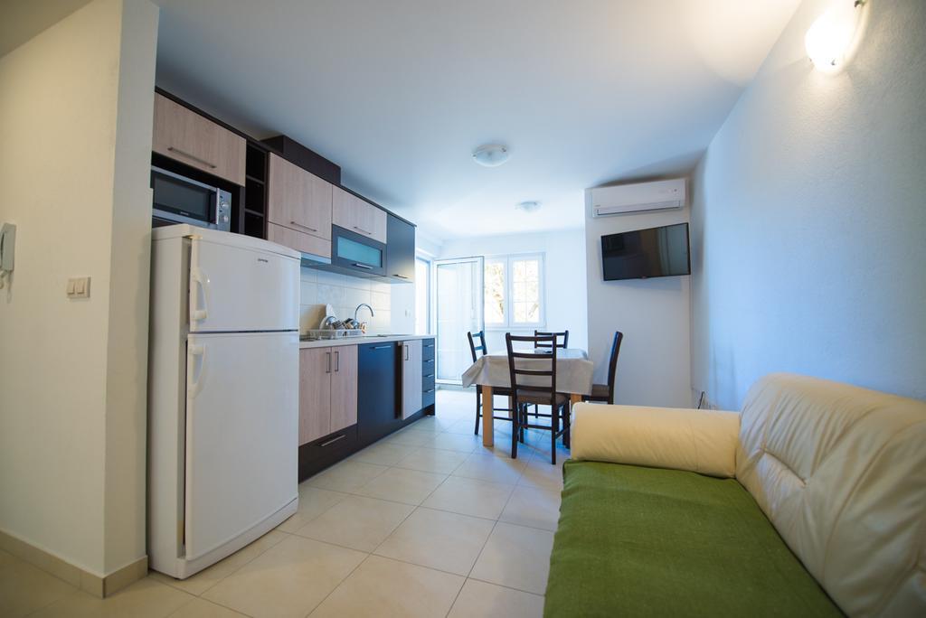 Apartments Karlo Baška Voda Kamer foto